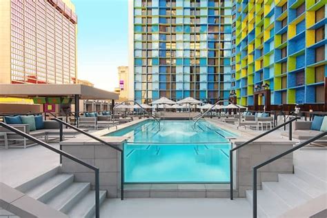 Glass Pool at the The LINQ Hotel and Casino in Las Vegas, Nevada | Linq ...