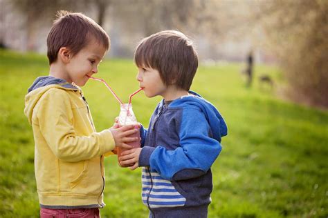 Healthy Breakfast Smoothie Recipes For Kids (Fruits & Hidden Veggies!)