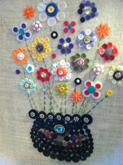 Pin by Angela Alvarez Lopez on botones | Button art, Button crafts, Button art projects