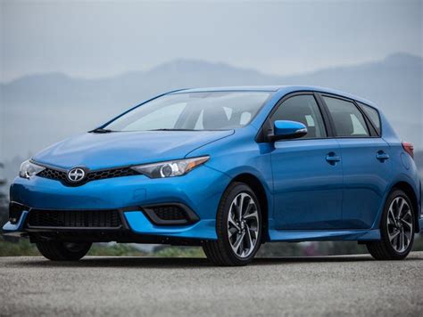 Scion introduces iM hatchback