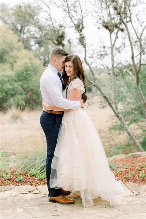 Lady Bird Johnson Wildflower Center Engagement Photos - amyodom.com