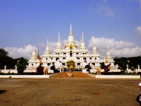 Temples In Thailand: Samut Prakan - Wat Songtham