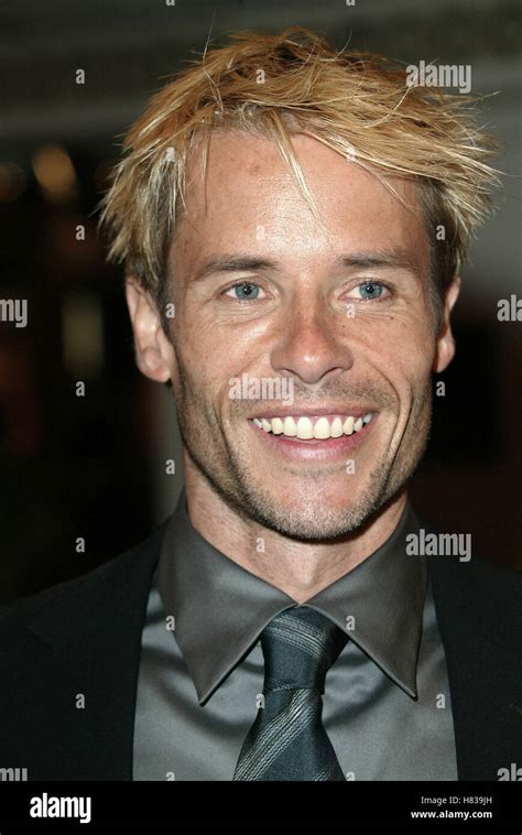 GUY PEARCE THE TIME MACHINE FILM PREMIERE WESTWOOD LOS ANGELES USA 04 March 2002 Stock Photo - Alamy