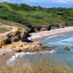 Bianche rocce e mare blu: panoramiche falesie sul mare di Punta Aderci ...