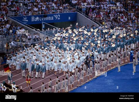 1992 olympics opening ceremony hi-res stock photography and images - Alamy