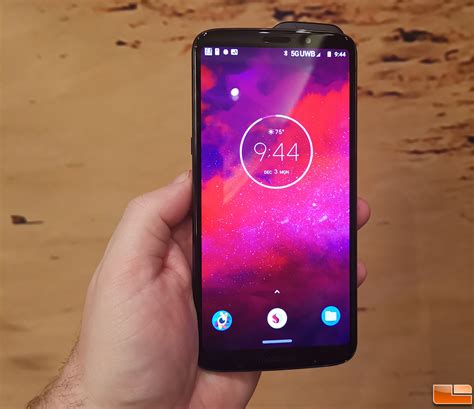 5G Moto Mod Running On Motorola Moto Z3 At Qualcomm Snapdragon Summit - Legit Reviews