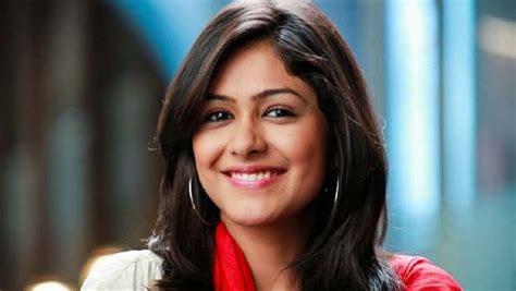 Mrunal Thakur To Feature In Karan Johar's Ghost Stories - Filmibeat