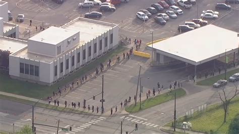 Drivers license renewal: Residents face long lines at Illinois ...