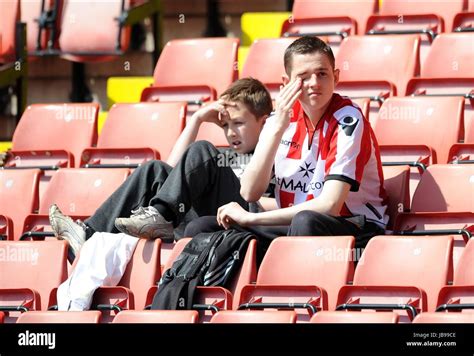 SAD SHEFFIELD UNITED FANS SHEFFIELD UNITED V BARNS SHEFFIELD UNITED V ...