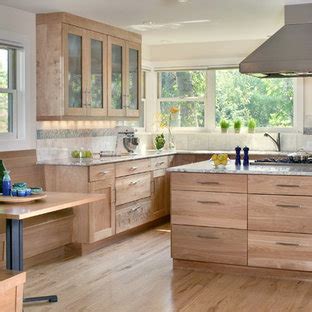 Natural Maple Shaker Cabinets | Houzz