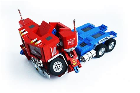 LEGO Optimus Prime: Bricks of Leadership - Technabob