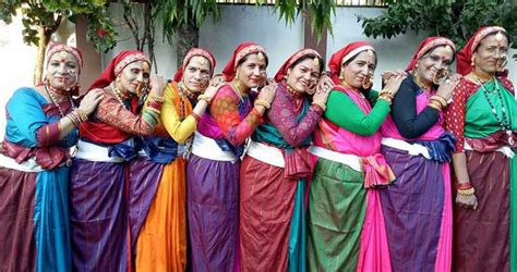 30+ Traditional Dresses in India From The Different States - Moodswag