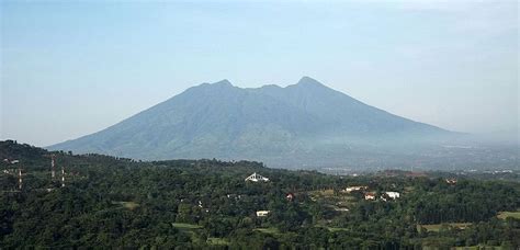 Ide 29+ Gunung Salak, Pemandangan Pantai