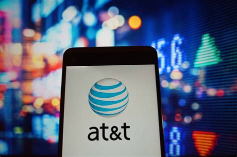 Report: AT&T plans layoffs despite claiming tax cut would create 7,000 ...