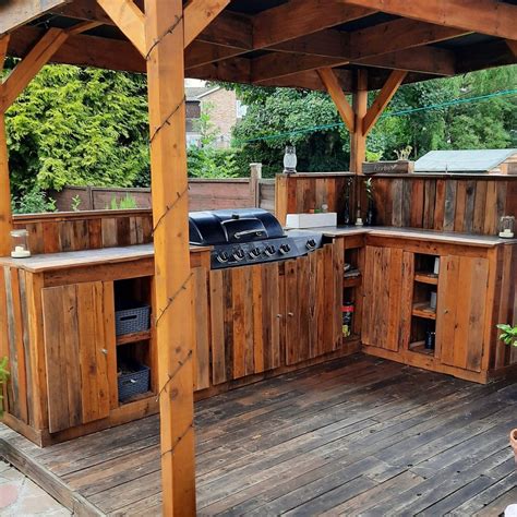 Outdoor kitchen www.palletwoodcreations.net | Bbq cover, Wood pallets ...