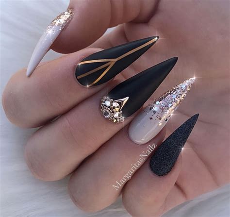 Pin by Sonias Boards on Nails Pointed | Stiletto nails designs, Gold stiletto nails, Black ...