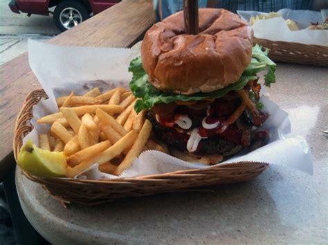 Leff's Lucky Town Build Your Own Burger Review - Wauwatosa | DudeFoods.com