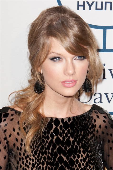 Taylor Swift Wavy Light Brown Pinned-Back, Sideswept Bangs Hairstyle ...