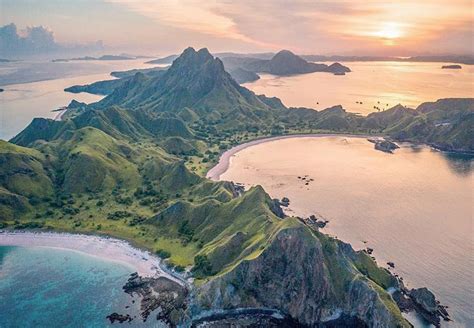 Padar Island, Hiking for Spectacular View - Komodo Touristic