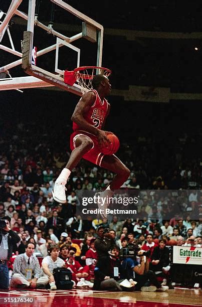 83 Michael Jordan 1988 Dunk Contest Stock Photos, High-Res Pictures ...