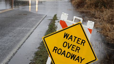 Atmospheric river hits Oregon, minor flooding expected through Monday