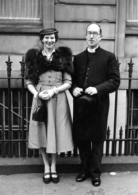 Tour Scotland: Old Photograph Vicar Wedding Glasgow Scotland