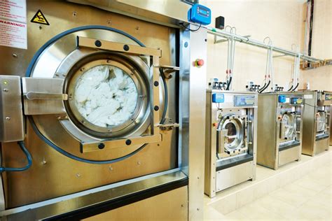 Make industrial laundry services more efficient with tunnel washer technology - Bundle