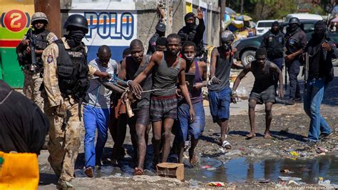 25 die, 400 prisoners escape in Haiti jailbreak – DW – 02/27/2021