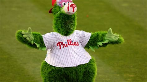 4 Times the Phillie Phanatic was the Craziest Mascot in MLB