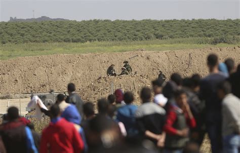 At least 25 Gazans said injured in renewed border clashes | The Times of Israel