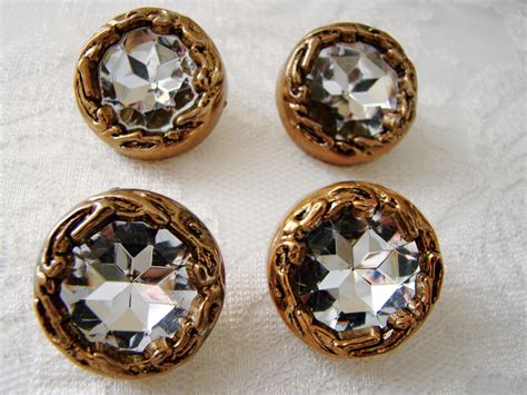 Fab Finds from Gentler Times: Pretty rhinestone buttons