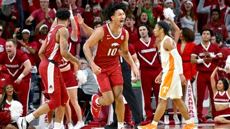 Razorback men's basketball moves up to No. 18 in AP Poll. | 5newsonline.com