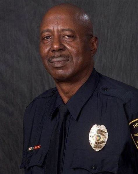 Homewood’s first black police officer, dead at 75, considered law enforcement legend - al.com