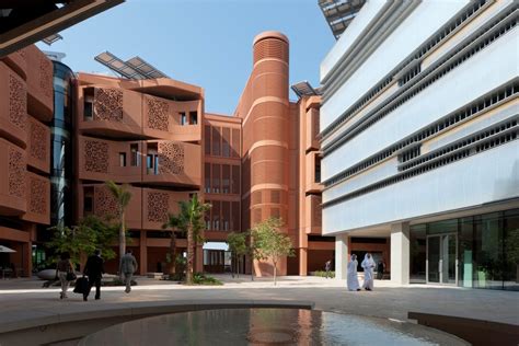 Masdar abandons its dream of becoming the first zero-carbon city | News | Archinect