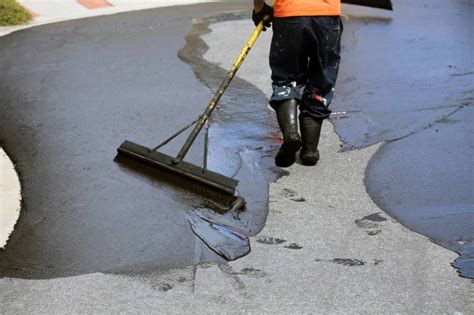 The Benefits of Seal Coating Your Asphalt - Airtight Construction