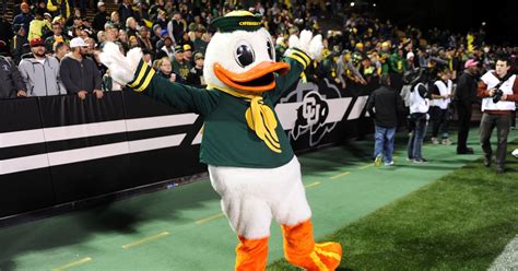 Oregon Duck mascot tweets about the tough breakup with Scott Frost