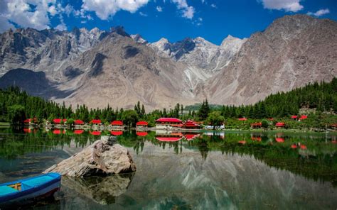 15 of the Most Beautiful Lakes in Pakistan | Zameen Blog