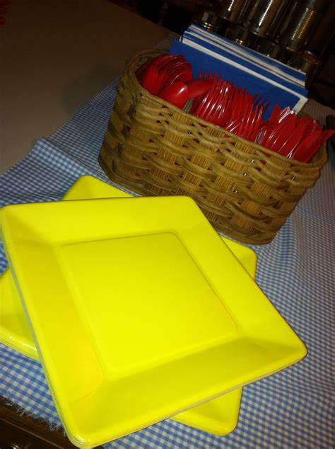 Yellow brick plates and ruby red plasticware from the dollar tree. Wizard of Oz Party | Girls ...