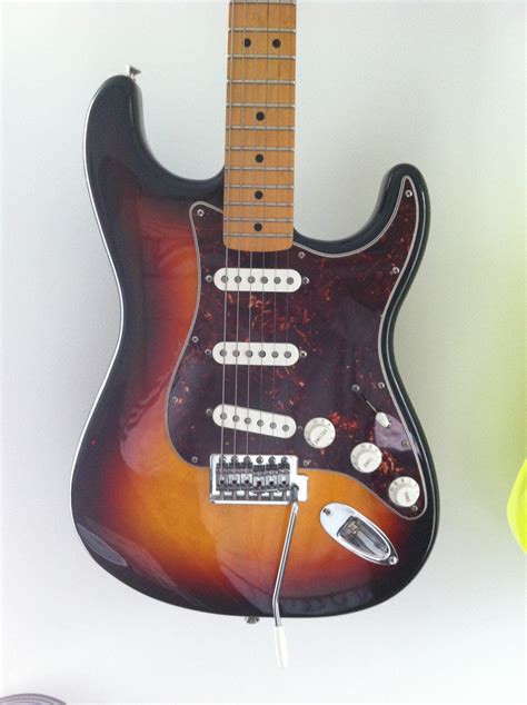 Photo Fender Deluxe Roadhouse Stratocaster [2013-2015] : Fender [Deluxe Series] Roadhouse ...