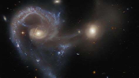 Peculiar Galaxies Collide in Haunting NASA Hubble View - CNET