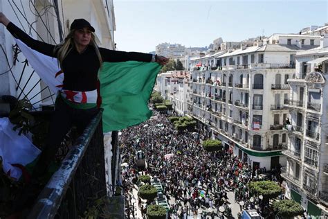 Algeria sees protests for 5th consecutive Friday – Middle East Monitor