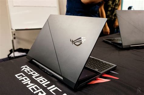 ROG Zephyrus Duo 15 first impressions: Asus is killing it with the dual ...