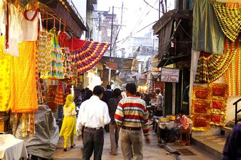 Ten popular markets in Lucknow with superb shopping experience ...