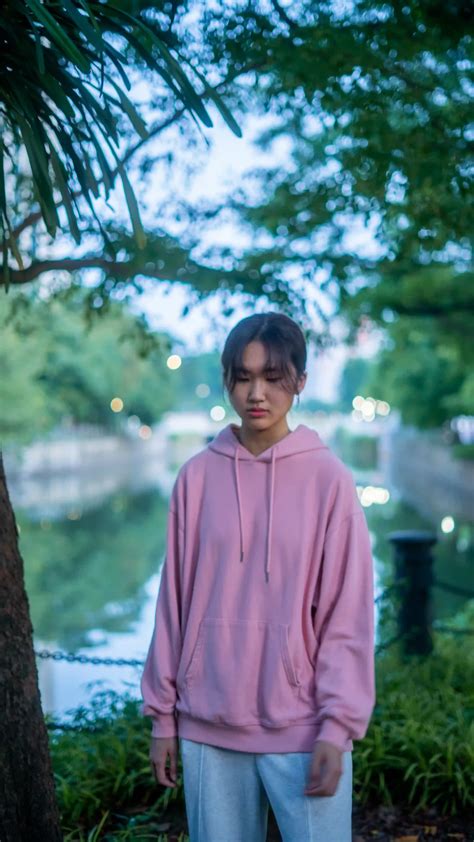 Singaporean Singer-songwriter Alicia DC Returns with New Single ‘bodyclock’