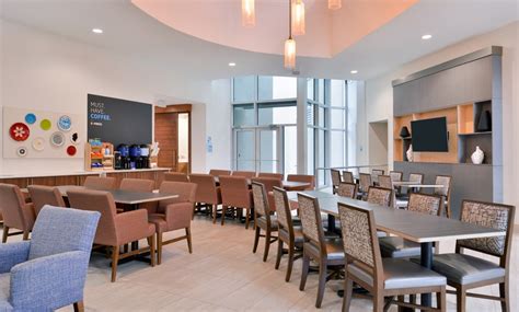 Holiday Inn Express New Orleans - St. Charles: Trendy New Orleans Hotel | Groupon Getaways