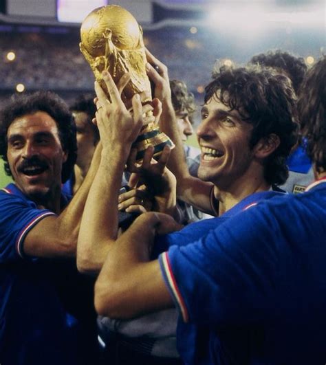 Italian World Cup 1982 hero Paolo Rossi dies at the age of 64 12/10/2020