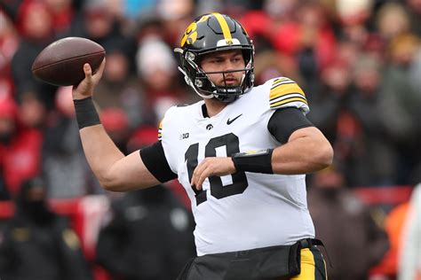 Big Ten quarterbacks ranked by Total QBR at end of the…