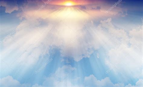 Light from the sun shining through the clouds in the sky. — Stock Photo © buraratn #78250306