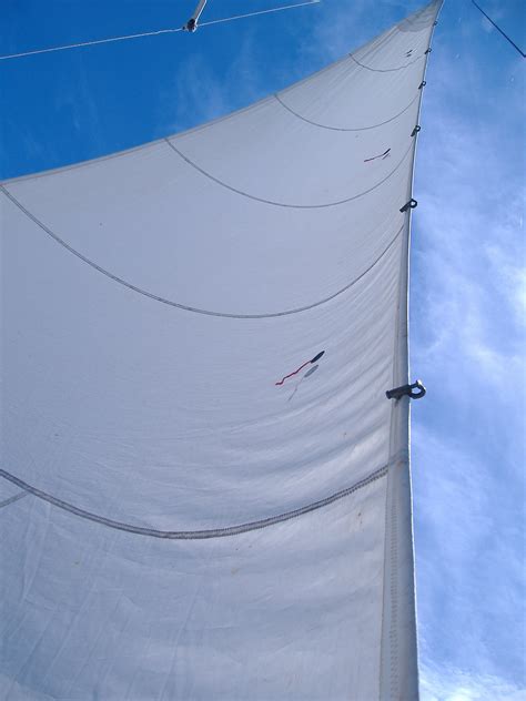 File:Jib Sail On A Yacht.jpg - Wikipedia