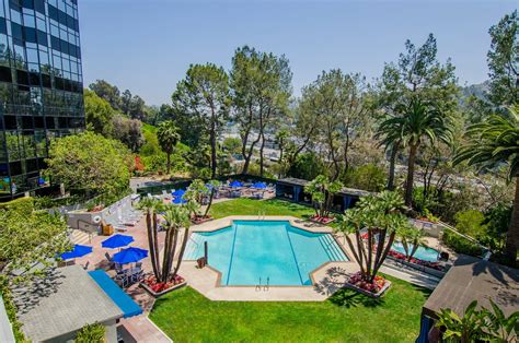 Hilton Los Angeles/universal City Pool: Pictures & Reviews - Tripadvisor